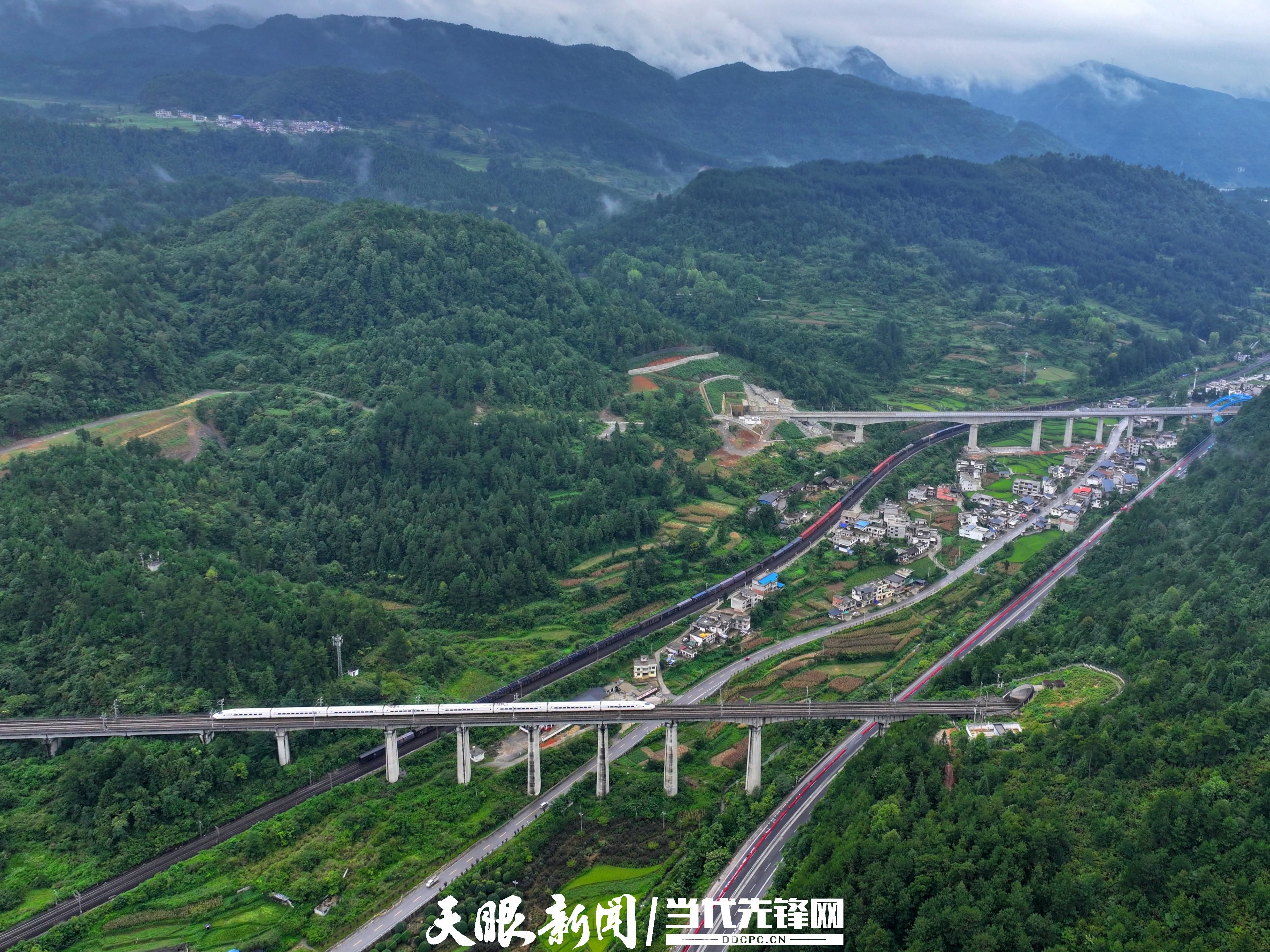 贵广高铁是连接我国西南,华南地区的高铁大通道,也是八纵八横高速