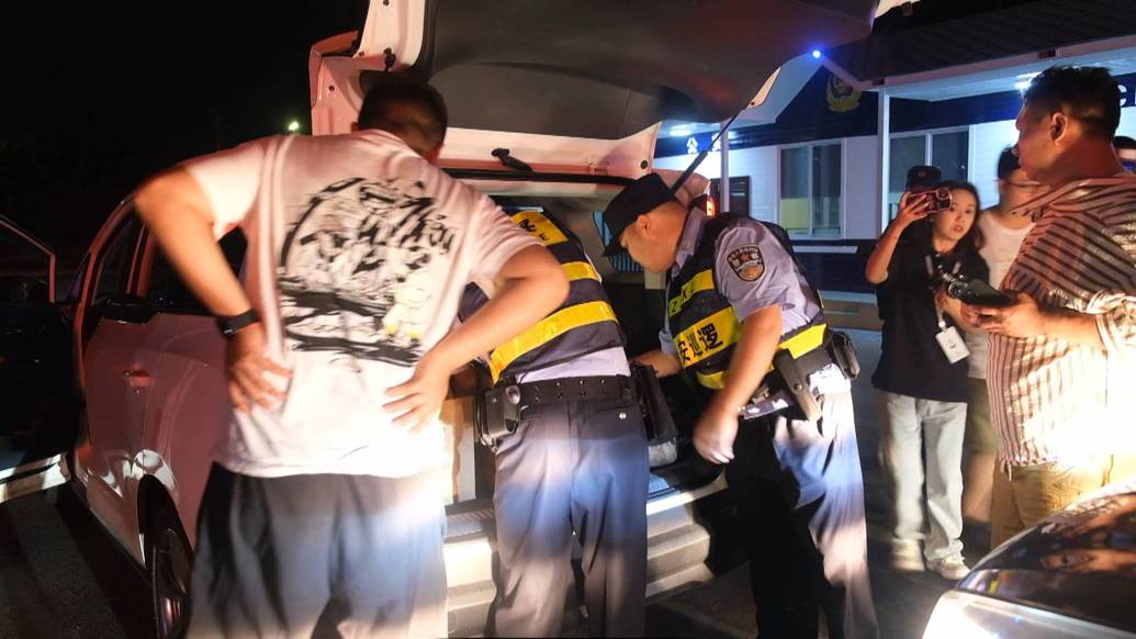 安顺公安警力下沉一线开展大巡防