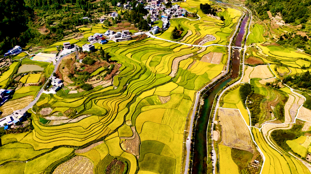 黔南州龙里县余下村风景如画。范贤明 摄.jpg