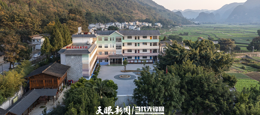 田字格万峰林民族实验学校俯视图（田字格实验学校供图）.jpg