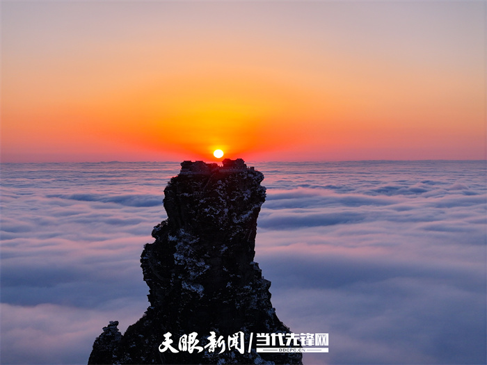 713955-2024年3月1日，航拍世界自然遗产地梵净山夕阳云海雾凇景观。.jpg