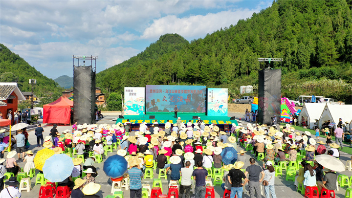 1 思渠镇“强村富民谋发展 村村联营促振兴”乌江山峡徒步露营放歌活动开幕.jpg