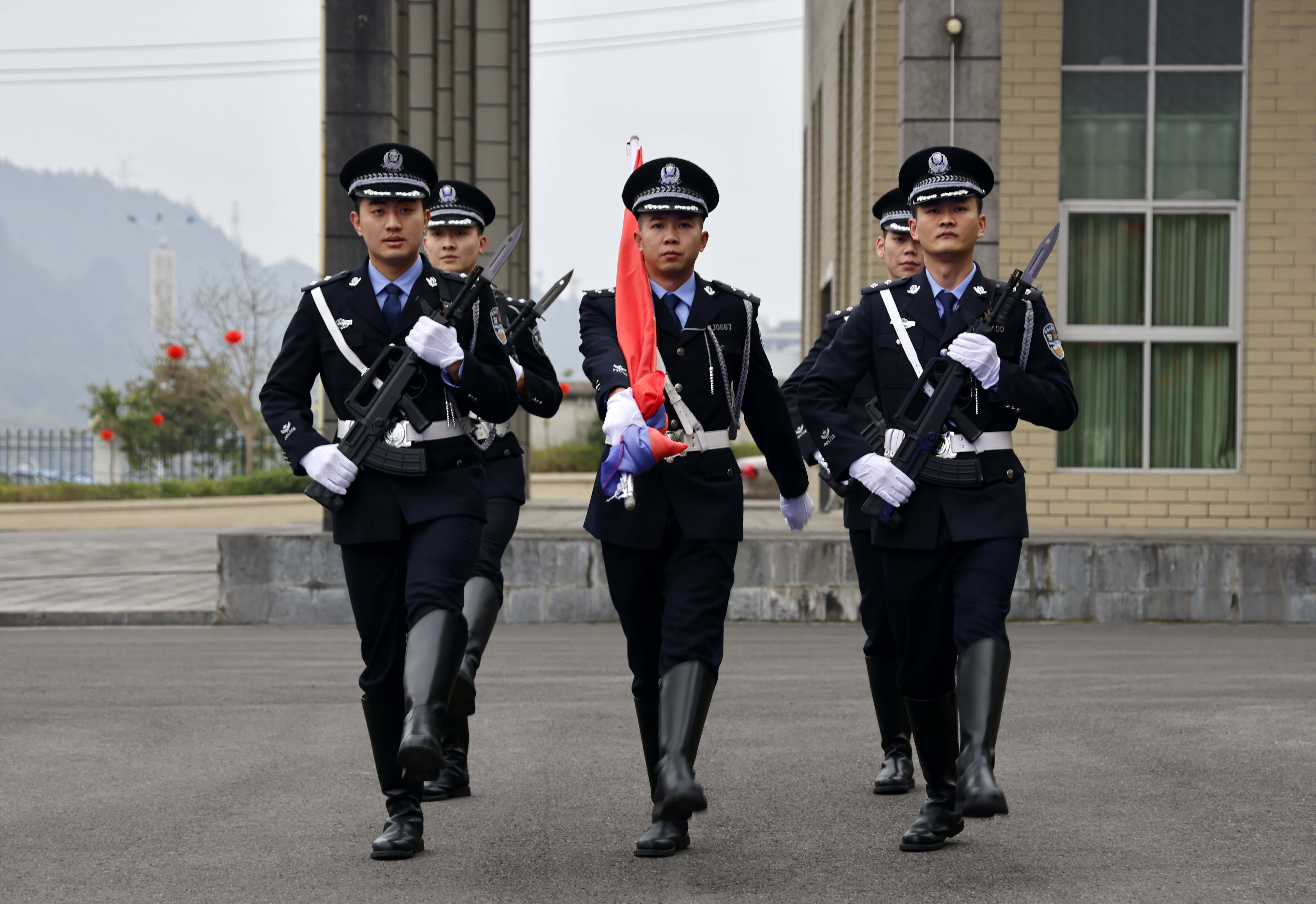 2024年1月10日，正安县公安局民警、辅警举行“升警旗重温入警誓词”活动，庆祝第四个中国人民警察节。赵永章 摄.jpg