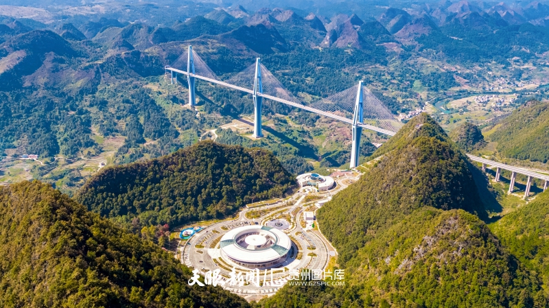 平塘特大桥燕春摄.jpg