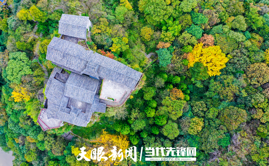 航拍安顺屯堡天台山（安顺旅游集团公司供图）_副本.jpg