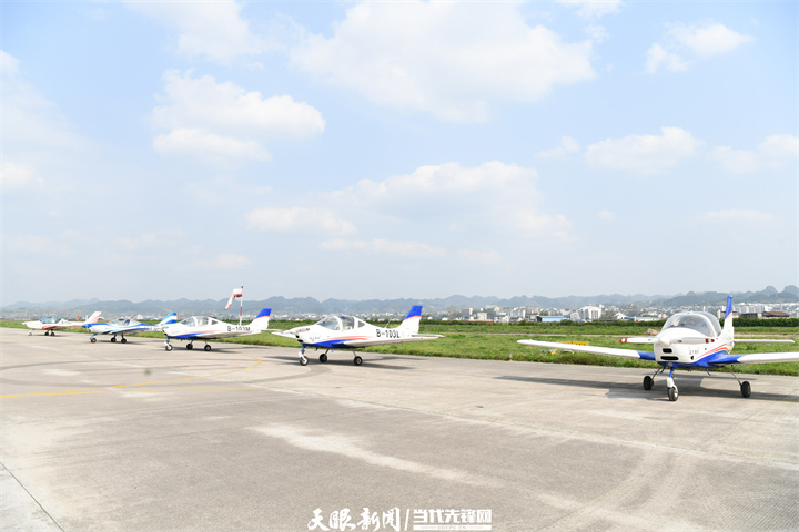 黄平旧州航空飞行停机场 。陈孝新  摄.JPG