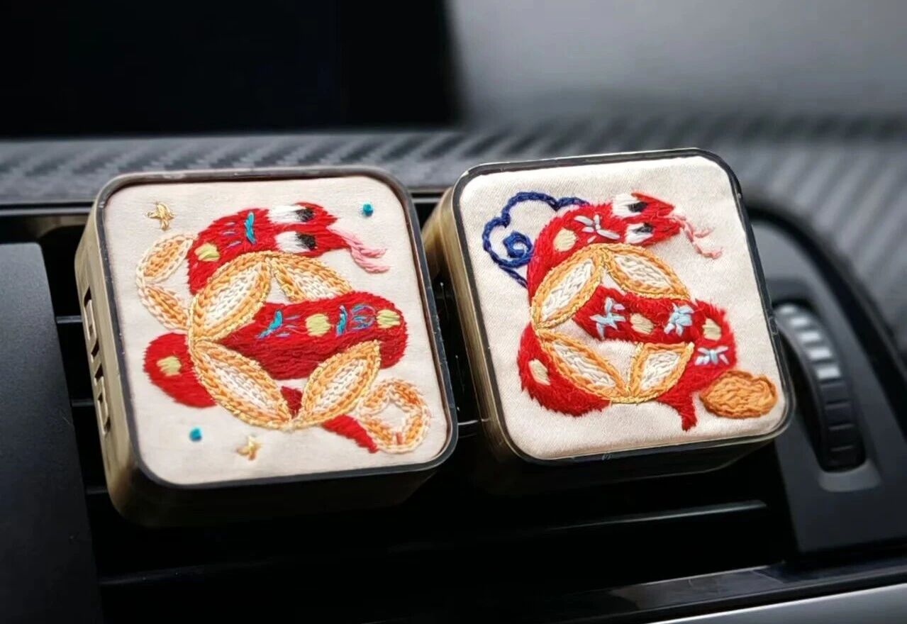 手工刺绣车载香薰.jpg