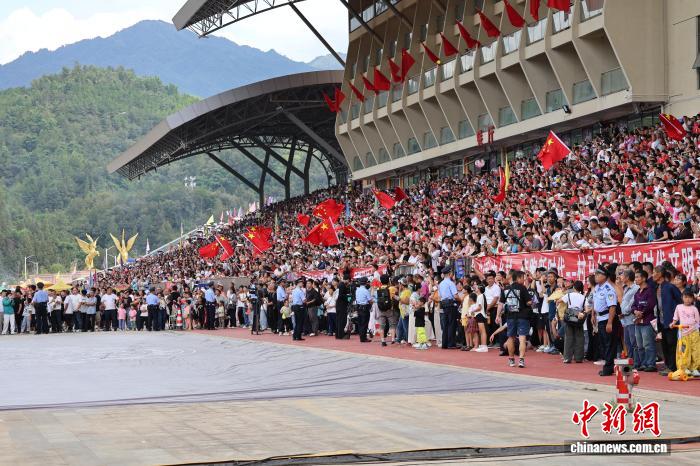 从“出圈”到“长红”！“村超”的爆火密码是什么？.jpg