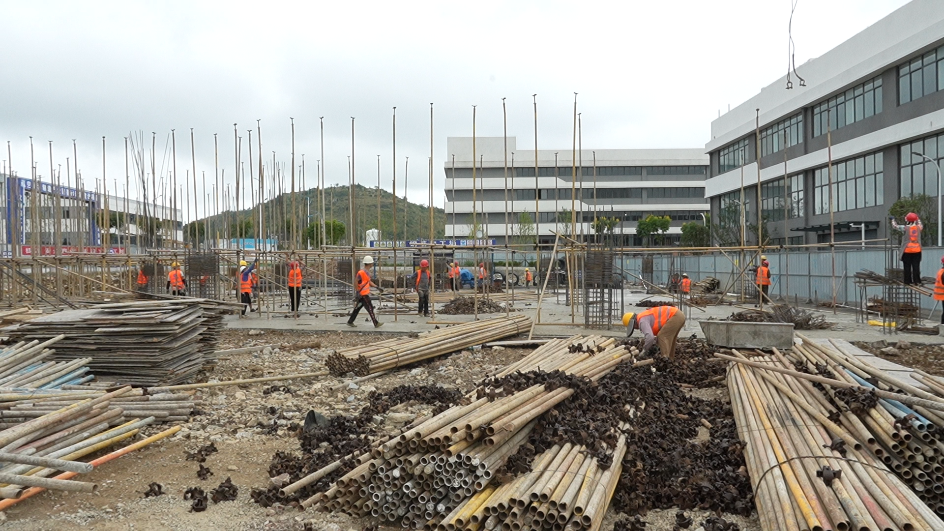 “国庆”假期项目不停工 建设跑出“加速度” (3).png