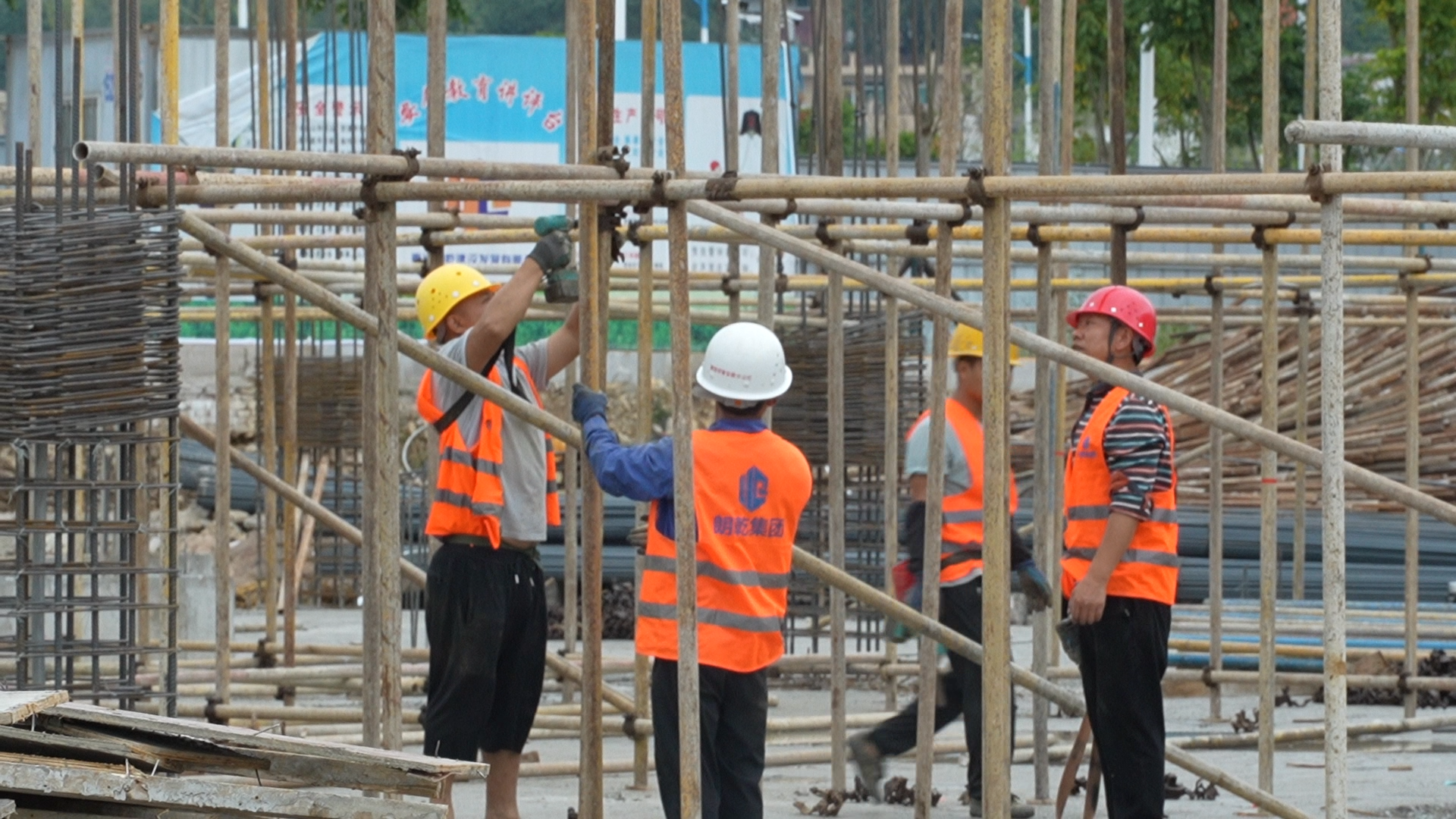 “国庆”假期项目不停工 建设跑出“加速度”.png