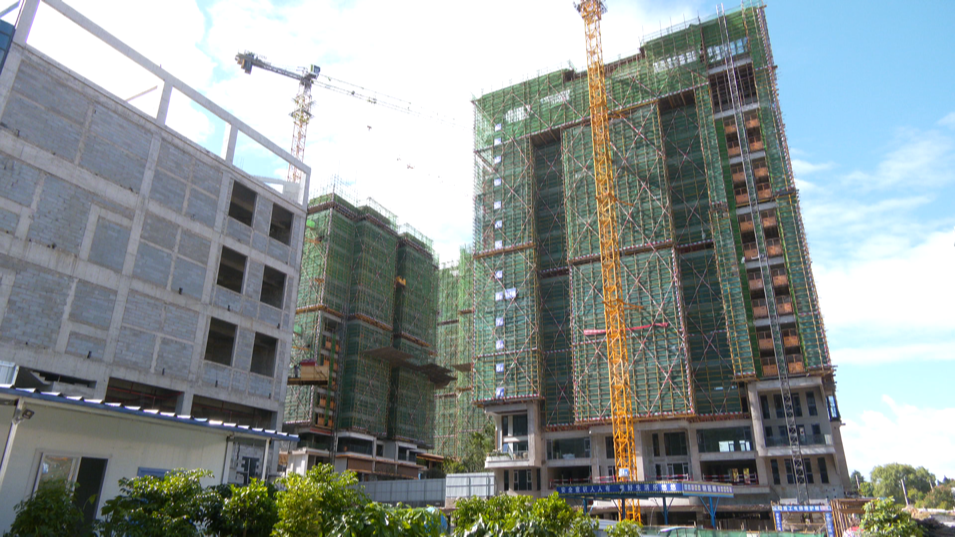 安顺经开区凤栖煌城抢抓“黄金周”：项目建设“加速跑” 楼市喜迎“双丰收” (6).png