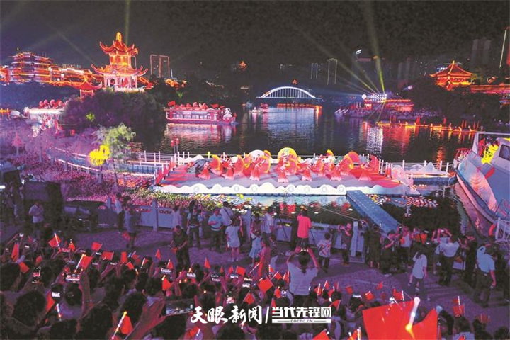 铜仁市“三江月圆·家国同梦”国庆中秋诗会现场。 申逸恺 摄（影像贵州）.jpg