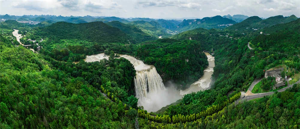 瀑布图片 张韬摄.jpg