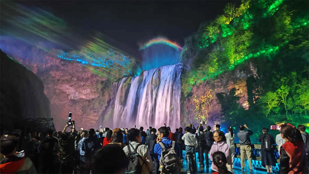 夜游大瀑布 (2).jpg