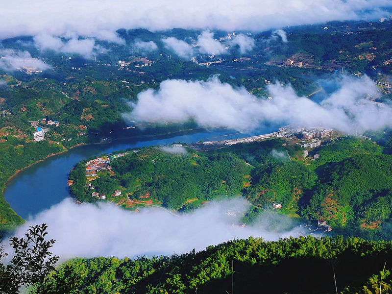 3 山青水秀风光美的赤水河（赤水市复兴段）。 熊洪全 摄.png