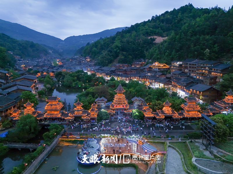 866882-这是4月19日拍摄的贵州省黔东南州黎平县肇兴侗寨夜景。贵州日报天眼新闻记者王纯亮摄(22).jpg