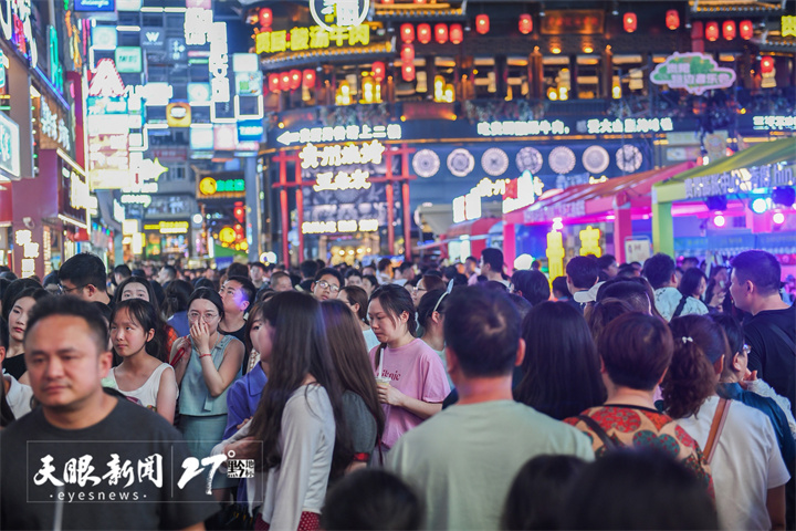 1 热闹非凡的青云市集。贵州日报天眼新闻记者 吴蔚 摄.jpg