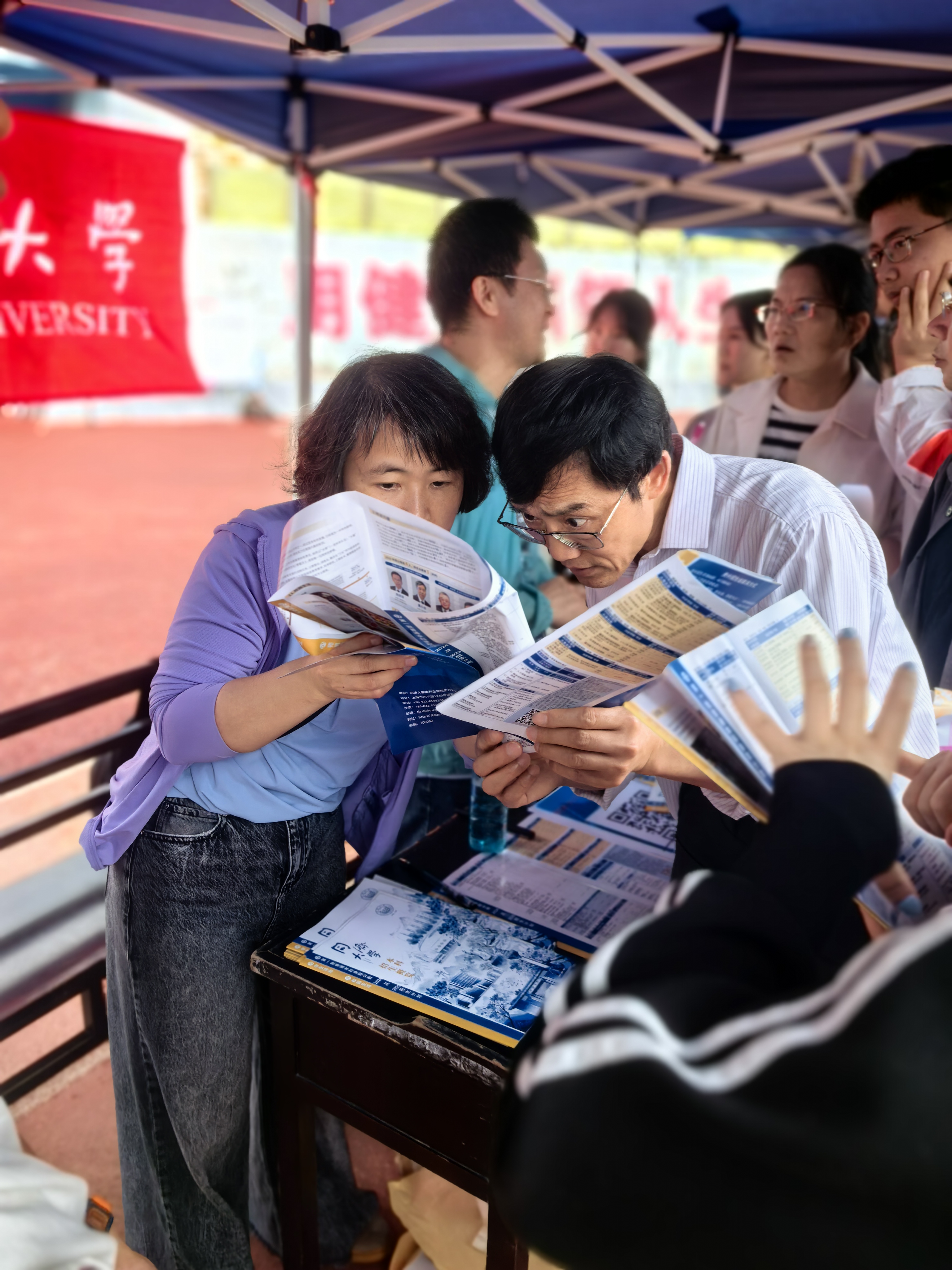 专心看.jpg