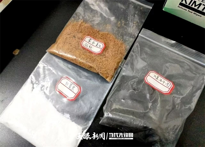 煤矸石、聚合铝铁、白炭黑。.jpg