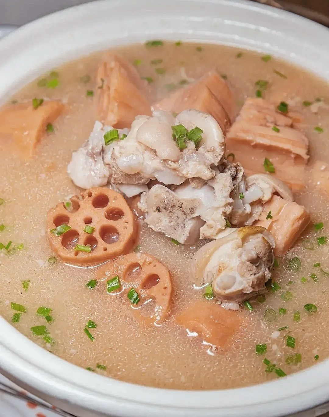 湖北有排骨藕汤.jpg