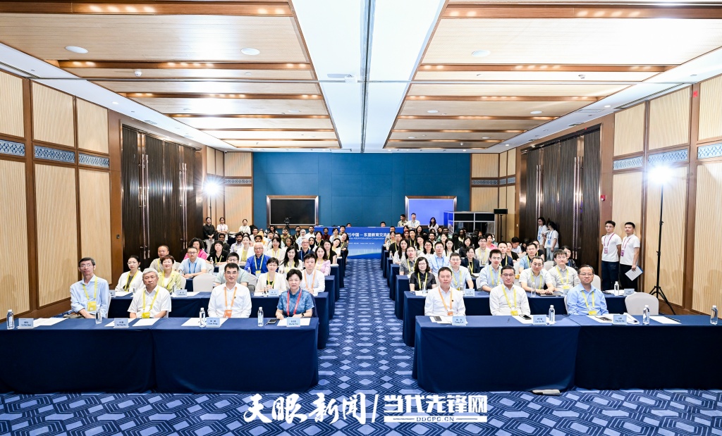 5 大会合影_副本.jpg