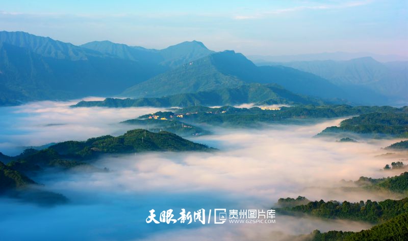 39466-生态优先绿色发展的赤水--云海深处有人家.jpg