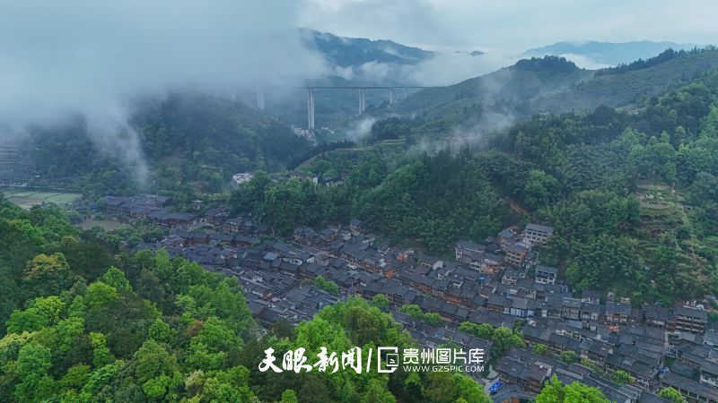 866831-这是2025年4月20日拍摄的黔东南州黎平县肇兴侗寨晨景。.jpg
