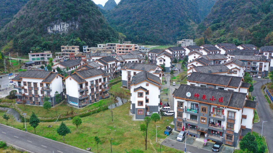 长顺县长寨街道永增村神泉小区.jpg