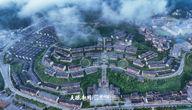 901421-2025年8月6日，贵州省黔西南布依族苗族自治州晴隆县，阿妹戚托小镇风景旖旎。.jpg