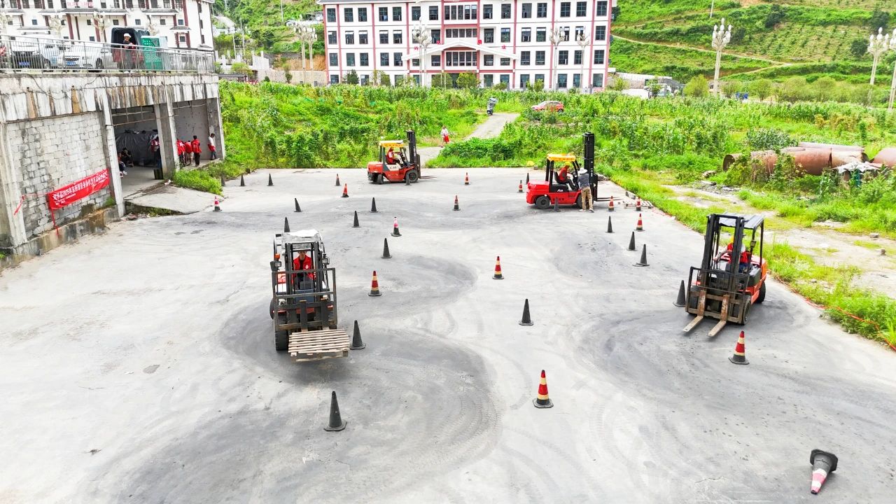 剑河县叉车培训现场.jpg