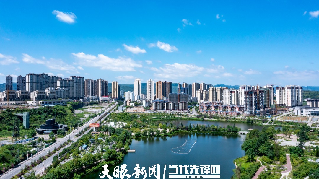 东湖航拍。（兴仁市融媒体中心供图）.jpg