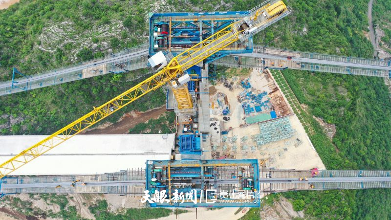 754887-5月25日航拍的贵州六安高速花江峡谷大桥建设现场。.jpg