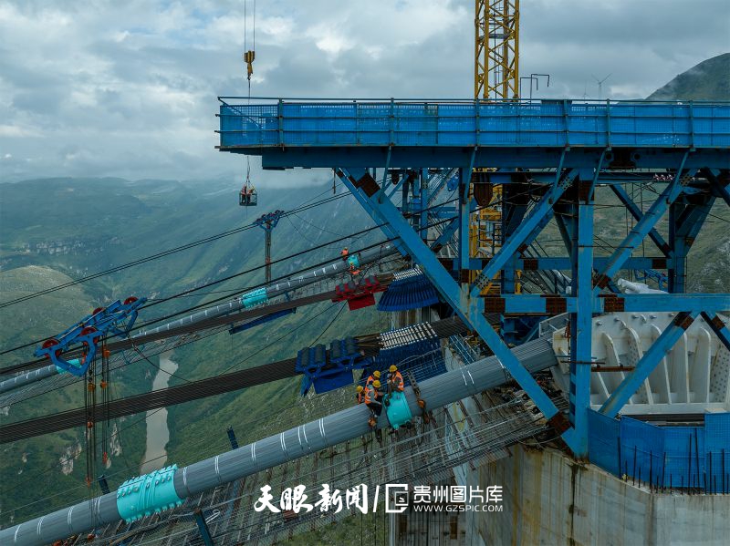 797788-在建世界第一高桥花江峡谷大桥完成主缆架设，施工有序进行中.jpg