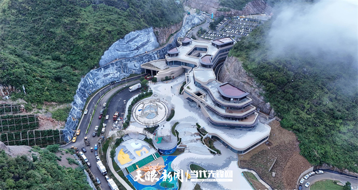 花江峡谷大桥旅游区航拍  贵州日报天眼新闻记者李允凤摄.jpg