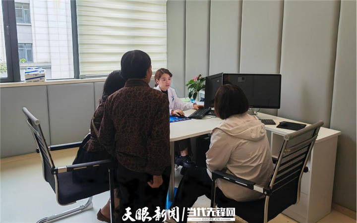 dD0xNzkyNTkwNzc5X3I9ZmM0NDg4NGJfdz03MjBfcT0xMDBfZT1wbmc=.webp 大方县人民医院精神心理门诊医生为患者问诊评估.png