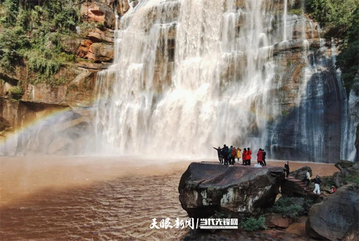 dD0xNzcwOTU4OTk5X3I9OWNmYzc4ZTVfdz03MjBfcT0xMDBfZT1wbmc=.webp 遵义赤水大瀑布.png