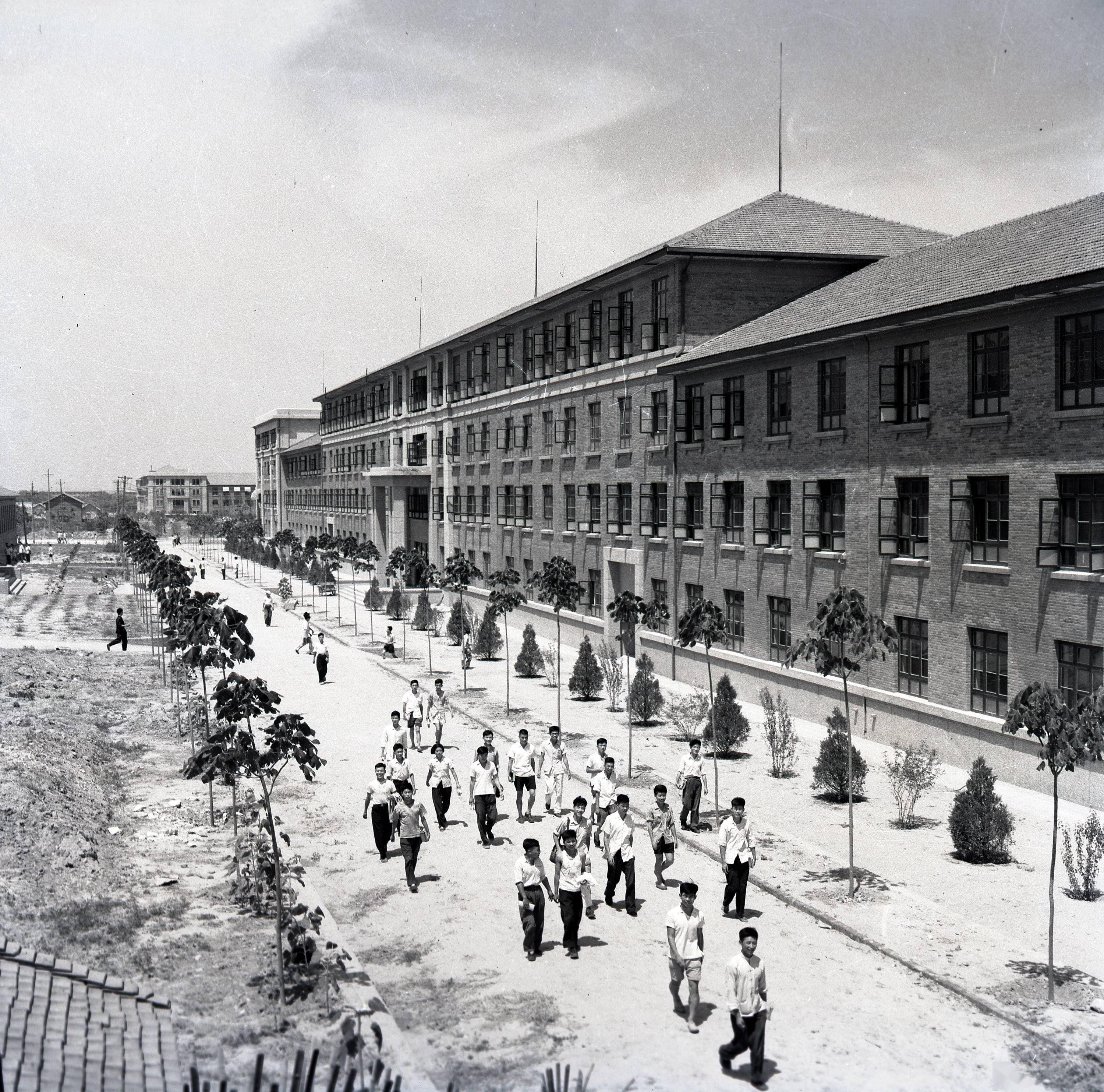 1959年拍摄的西迁后的交通大学校园一景（资料照片）。