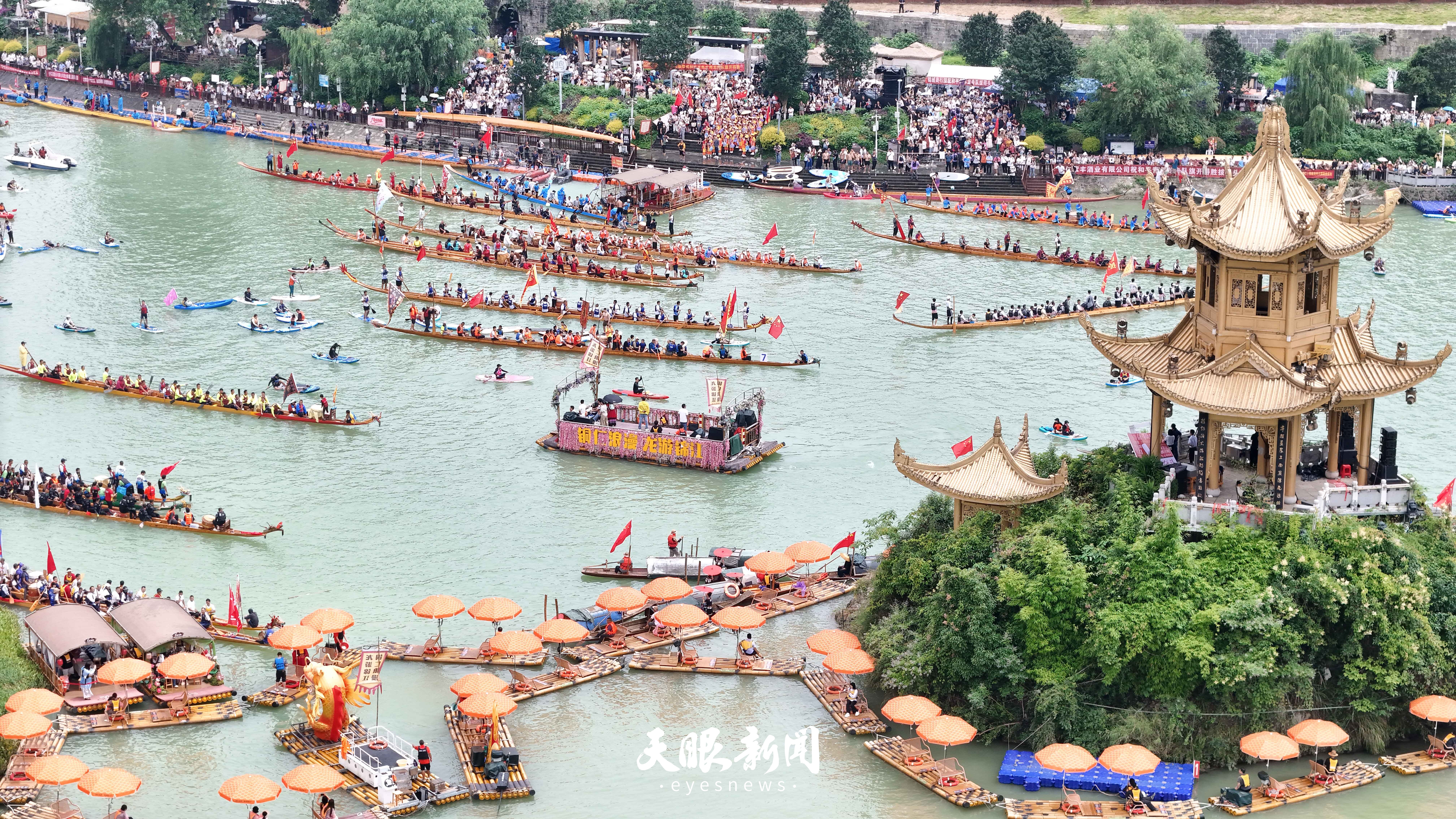 1004657-2026年6月14日，龙舟编队在铜仁市碧江区锦江河流域瓦窑河至锦江桥河段开展迎端午龙舟游江活动（无人机照片）。.JPG