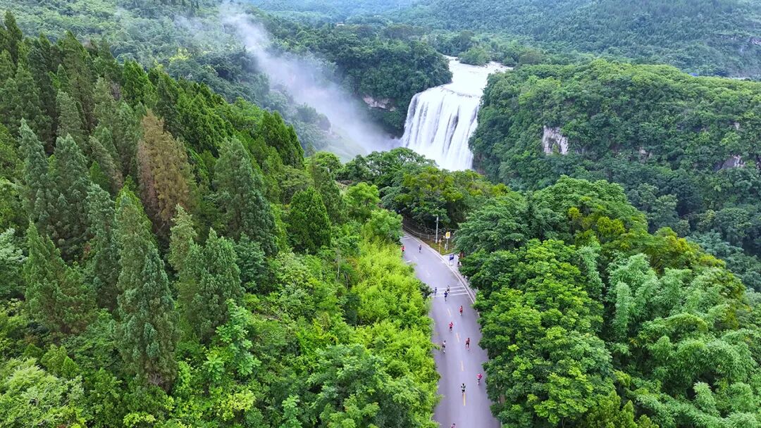 蜿蜒在奇山秀水间的最美赛道-FZ10022226520.jpg