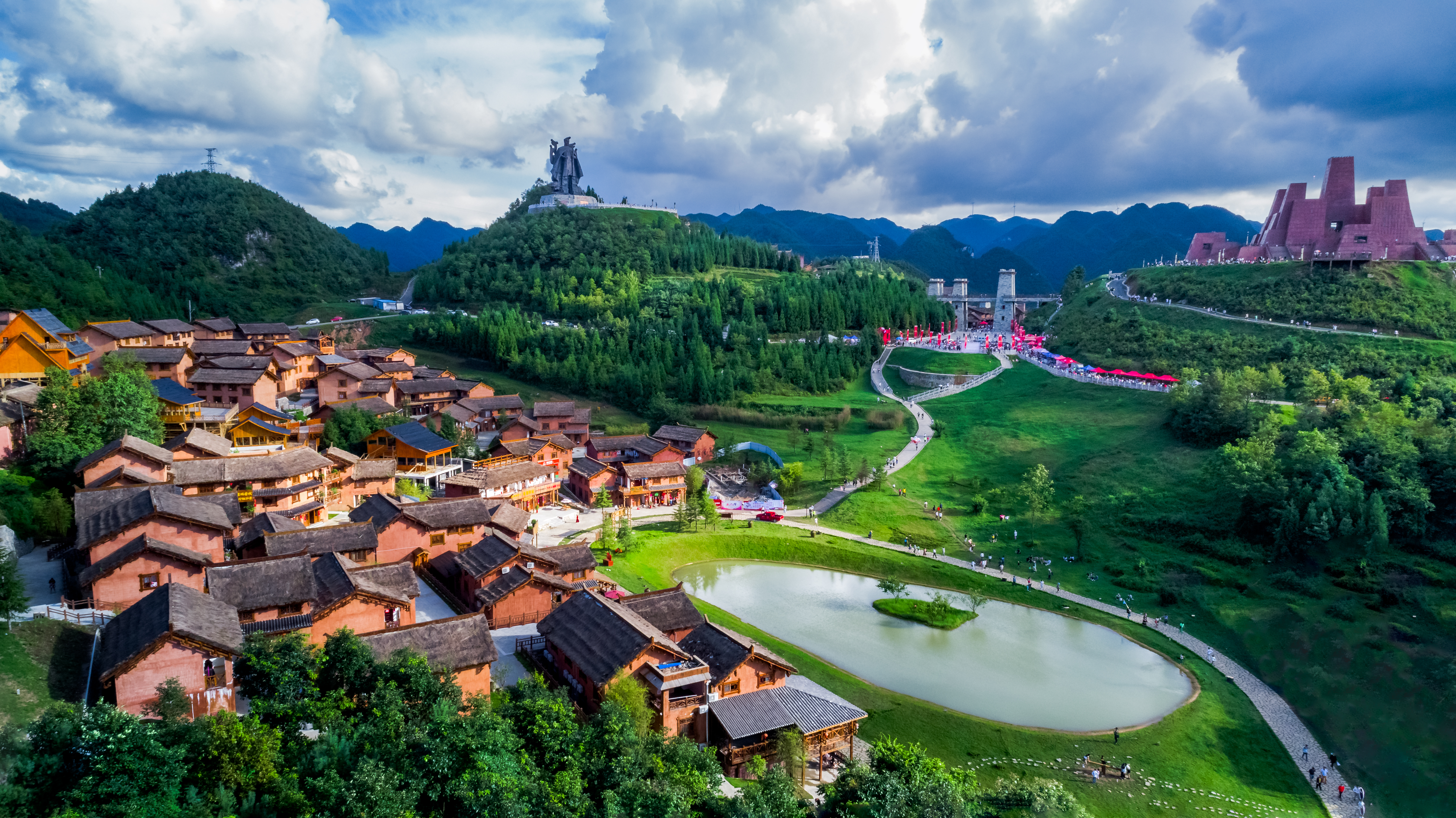dD0xNzg0NTM3NjQxX3I9MDZjZTA3MDBfdz0xMDgwX3E9MTAwX2U9anBn.webp 4A野玉海山地旅游度假区 海坪千户彝寨.jpg