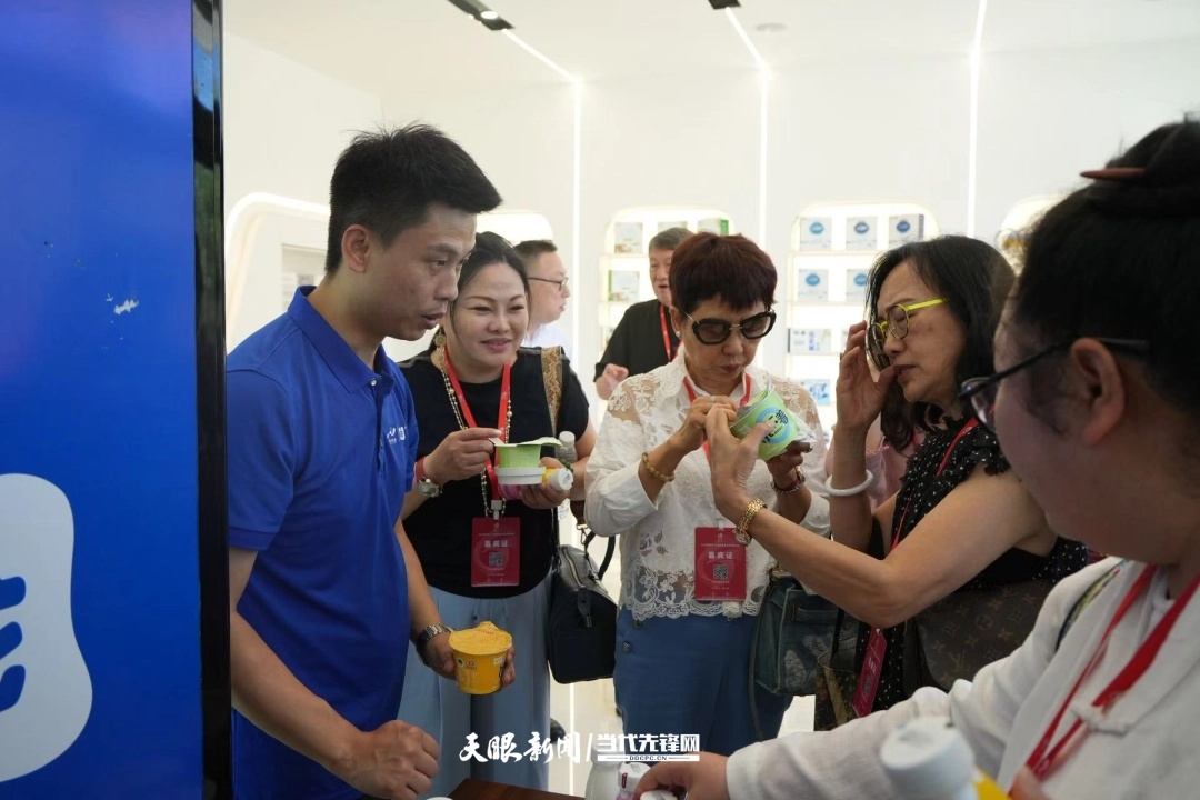 dD0xNzg0NTg4ODY1X3I9YTVkYjJiZTZfdz0xMDgwX3E9MTAwX2U9anBn.webp 台商代表走进贵州南方乳业股份有限公司调研。(雷萌 摄).jpg