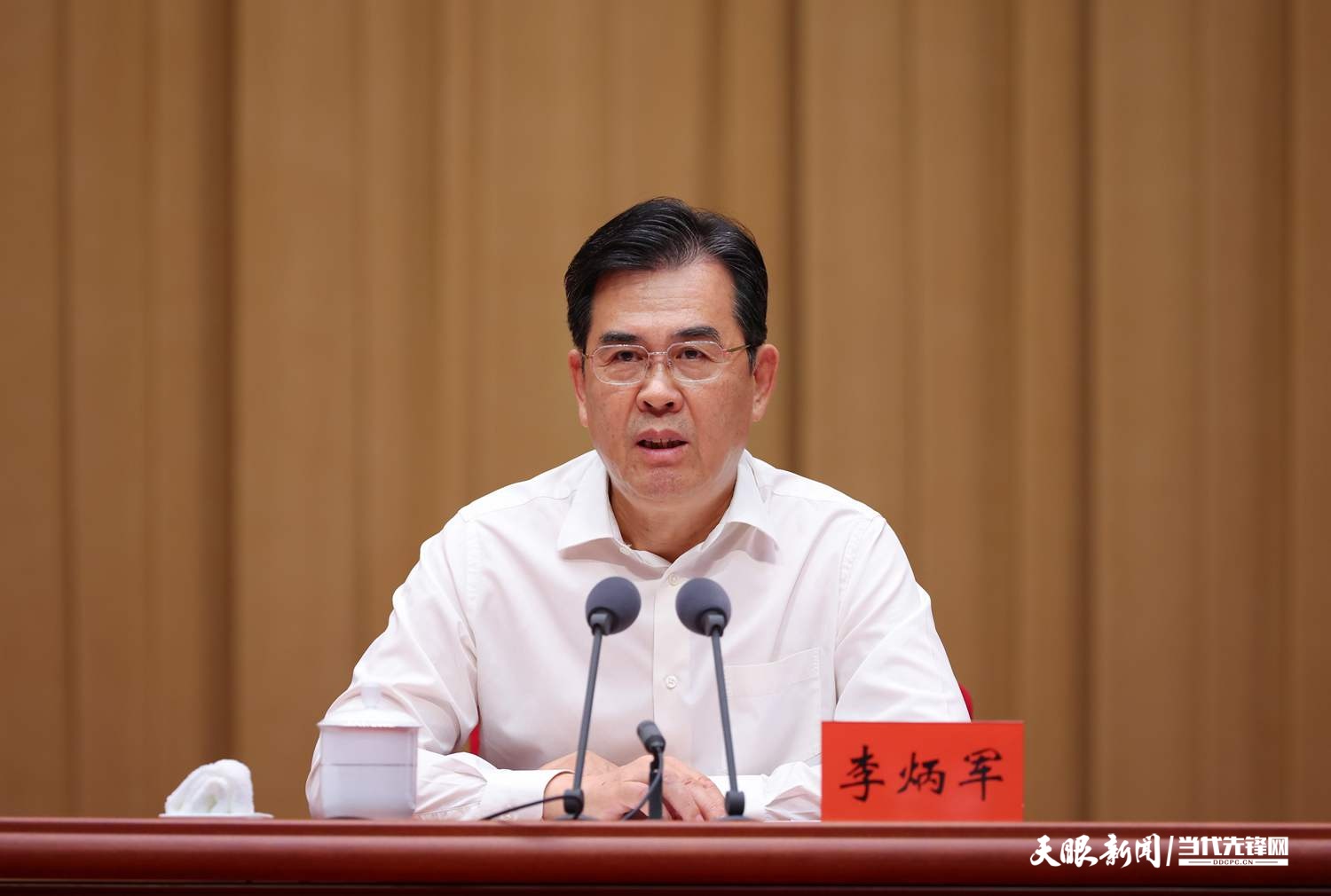 （审定）DPCL7294-1 - ----2026年7月27日，全省半年经济工作会议在贵阳召开。省委副书记、省长李炳军讲话。天眼新闻记者 杜朋城 摄影.jpg