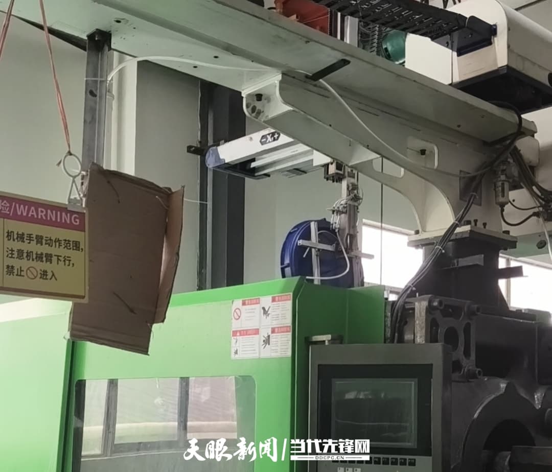 dD0xNzg2NDg4NTU3X3I9YzI4NGY0MzRfdz0xMDgwX3E9MTAwX2U9anBn.webp 贵州武塑科技有限公司厂区设备。管云 摄.jpg