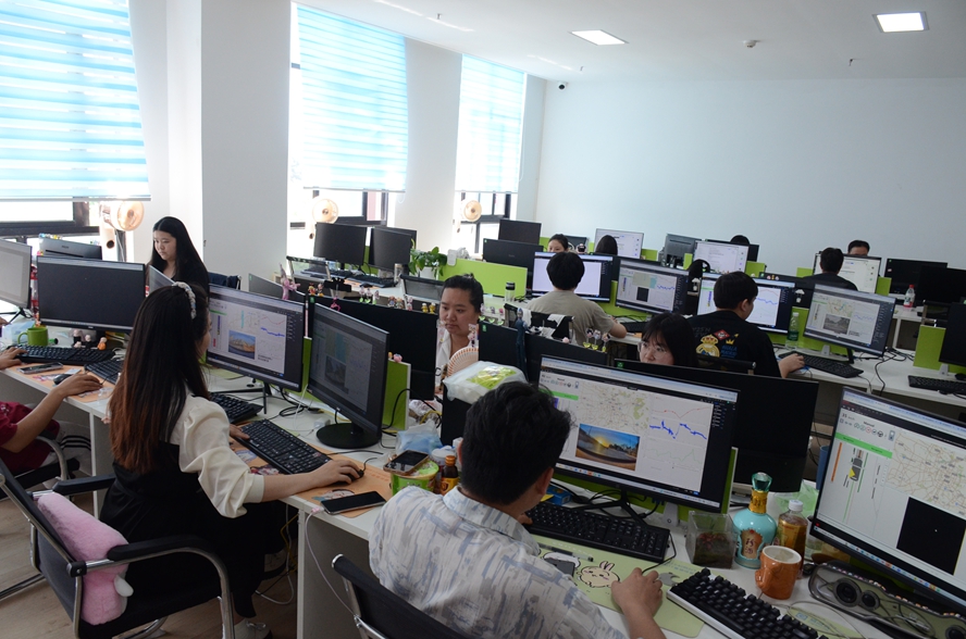 贵州元壤智能科技有限公司数据标注员正在工作.jpg