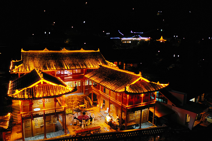 642255-8月5日拍摄的德江县共和镇传统古村落焕河的民宿夜景一角冯胜彦。.jpg