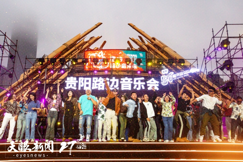 795339-路边音乐会 朱进_a.jpg